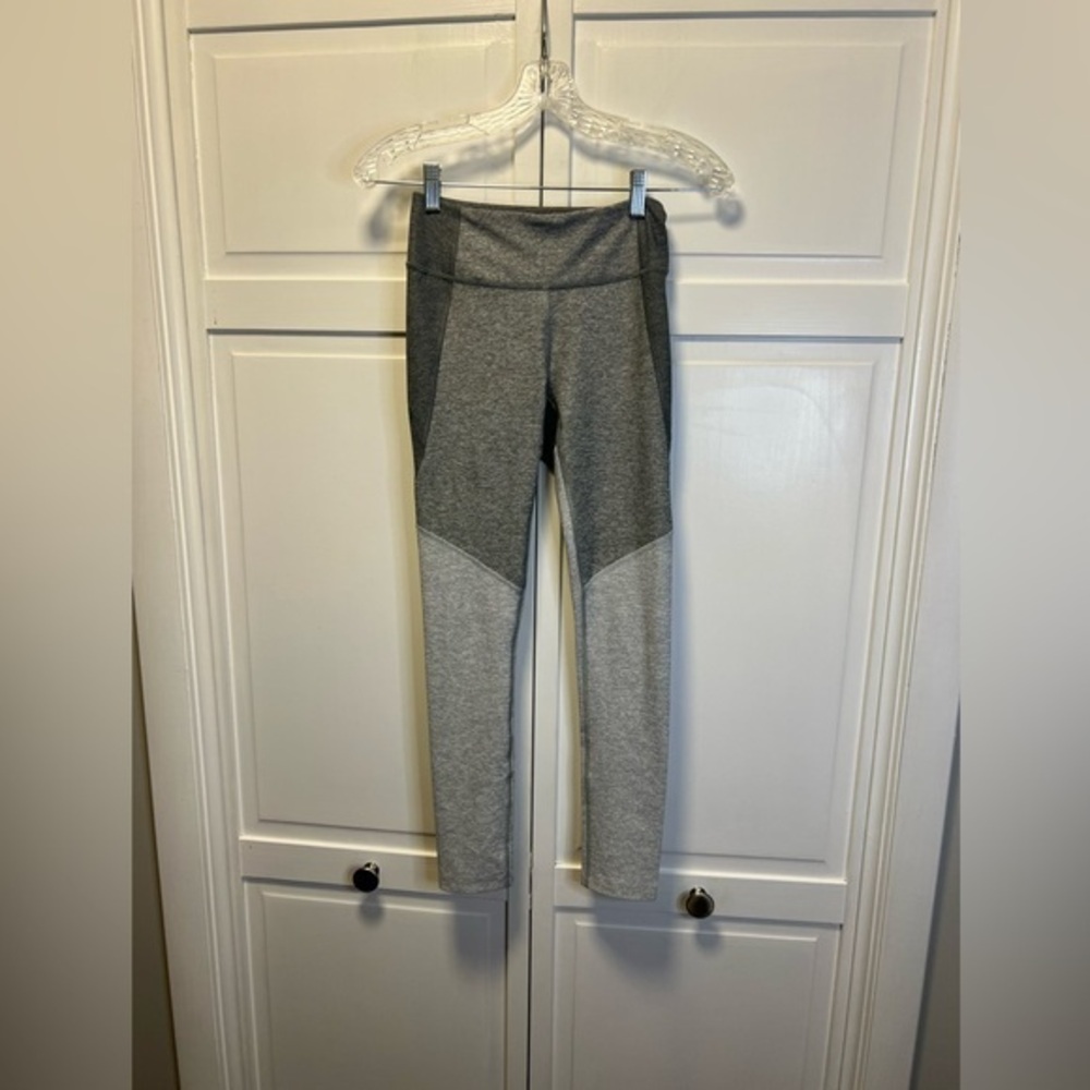 Outdoor Voices Two-Toned 3/4 Warm-Up Leggings Size Women’s XS Color Gray
